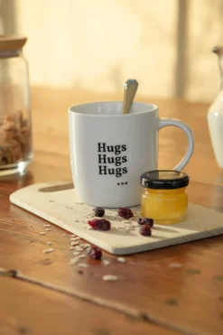 Mok Hugs Hugs Hugs ?