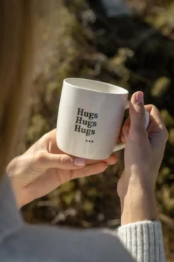 Mok Hugs Hugs Hugs ?